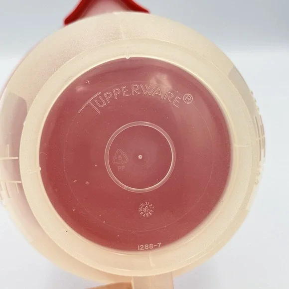 VTG Tupperware Batter Mixer Dispenser Pitcher 4 Cup Red Lid Kitchen - Picture 7 of 8
